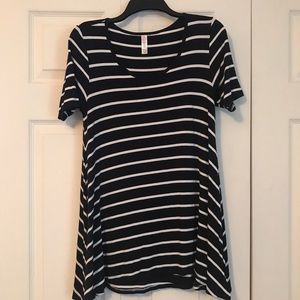LuLaRoe XXS Perfect T, B/W Stripe, EUC!